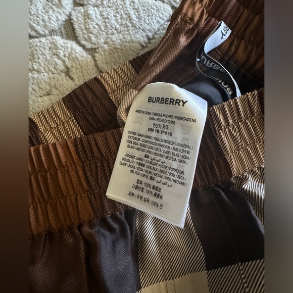 SILK CHECK BURBERRY SHORTS WOMENS Size 2 US - Picture 8 of 11